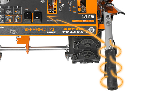 Для комфортной работы на холоде все снегоуборщики серии Expert Line снабжены подогревом рукояток. Включение и выключение размещено прямо на панели.