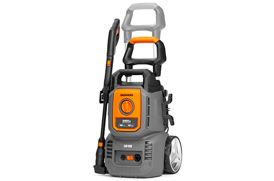 Телескопическая ручка позволяет с лёгкостью транспортировать аппарат. Со сложенной рукояткой занимает мало места. Большие колёса облегчают передвижение по неровностям. Сетчатый отсек для мелочей, позволяет хранить фильтр тонкой очистки и грязевую фрезу. Формованный крюк на корпусе, позволяет аккуратно хранить шнур питания.