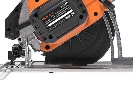 Позволяет выставить требуемое значение глубины пропила